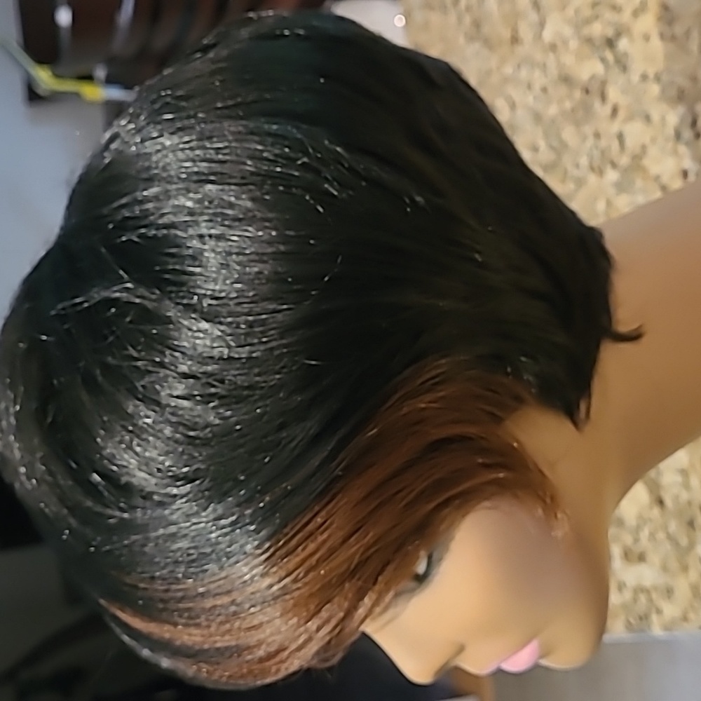 NWT synthetic wig - Picture 2 of 7